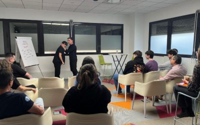 Improvisation et humour pour parler posture professionnelle chez Becton Dickinson